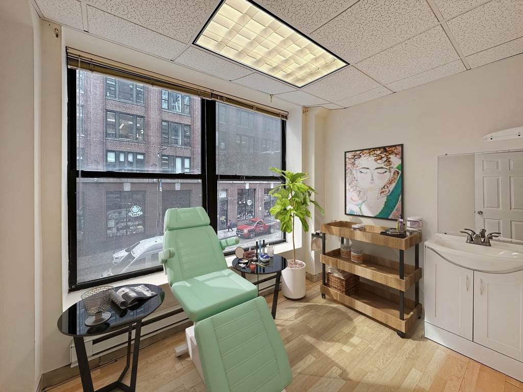 40 Harrison Ave - Photo 1