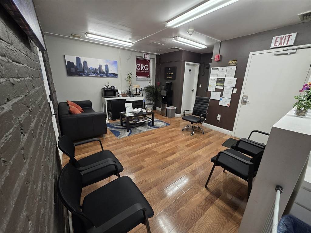 46-48 Maverick Sq - Photo 1