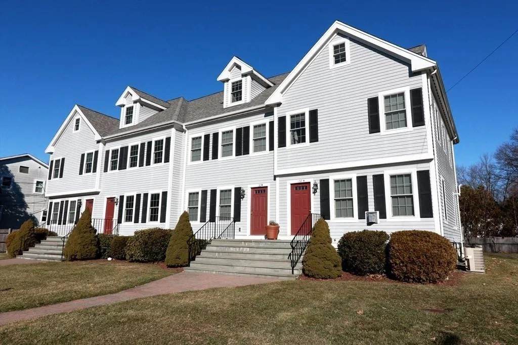 132 Howe St - Photo 1