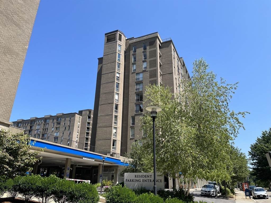 33 Pond Ave - Photo 1