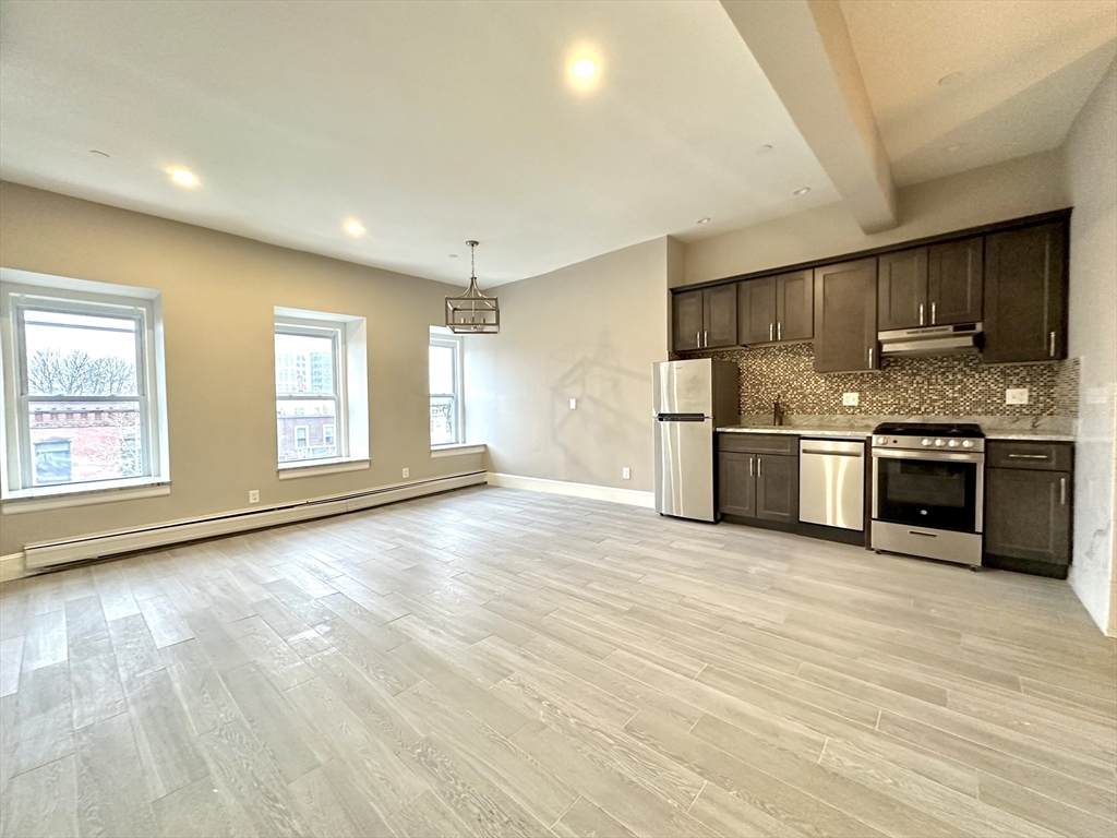 1150 Cambridge St - Photo 1