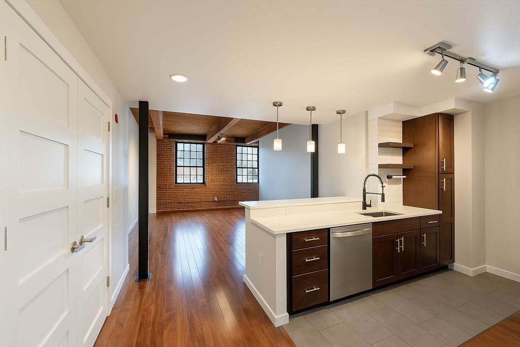 130 John St - Photo 1