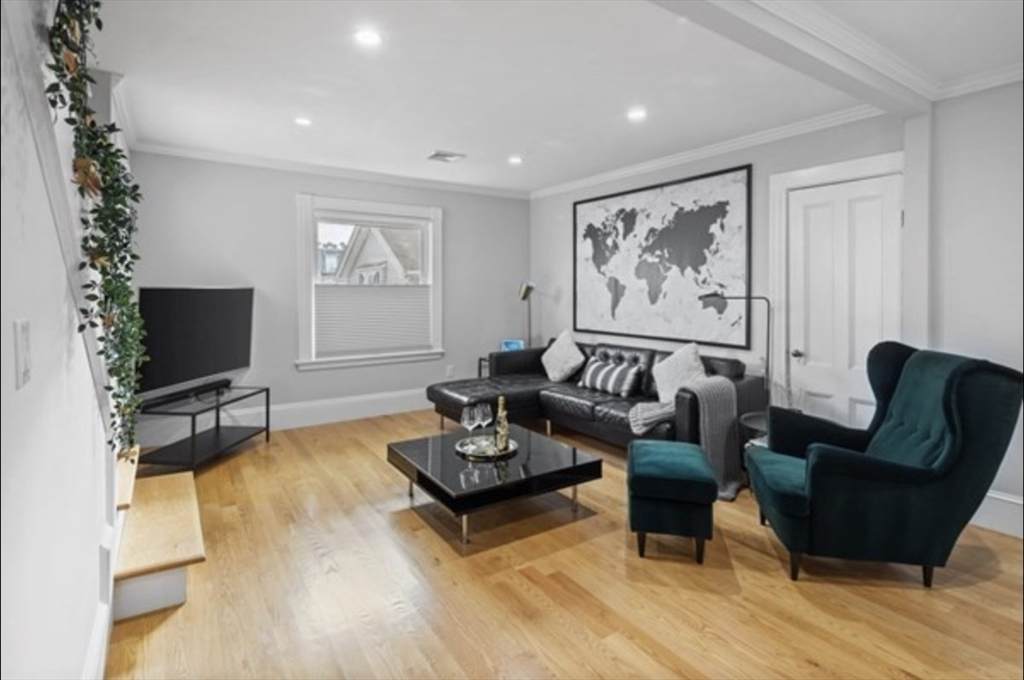 14 Everett St - Photo 1