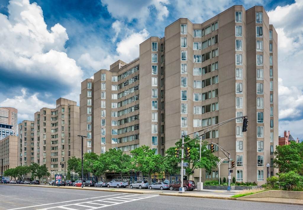 150 Huntington - Photo 1