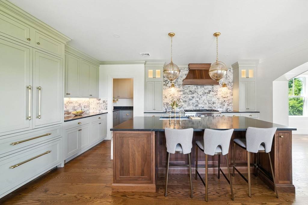 197 Winchester St - Photo 1