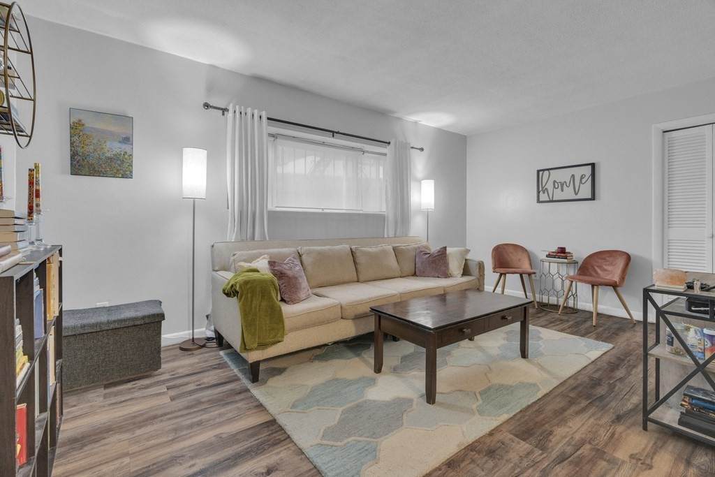 10 Scottfield Rd - Photo 1