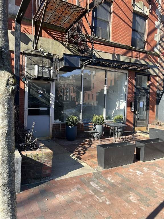 605 Massachusetts Ave - Photo 1