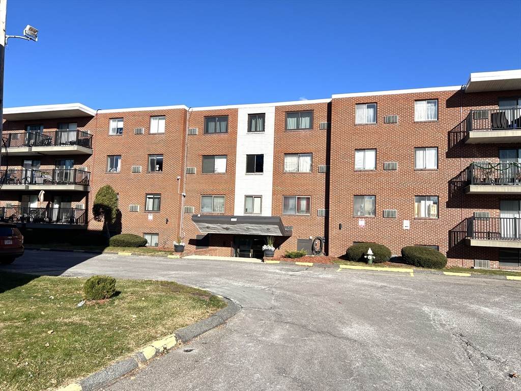 900 Governors Dr. - Photo 1