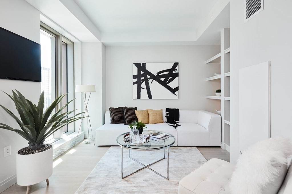 135 Seaport Blvd - Photo 1