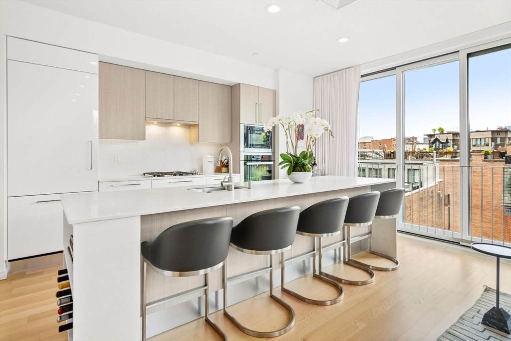 7 East Springfield - Photo 1