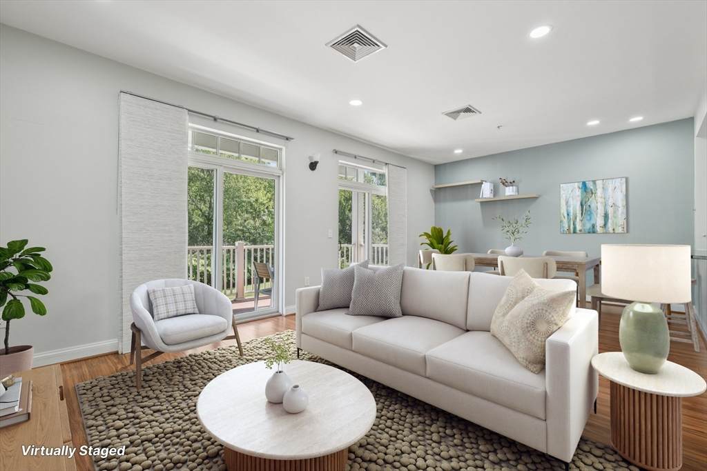 614 Pond St - Photo 1