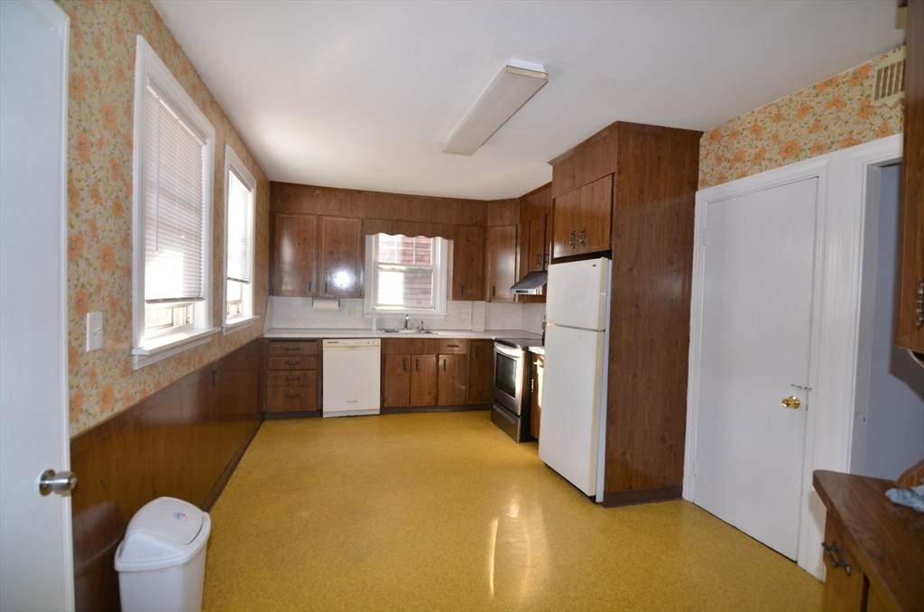 10 Newport Ter - Photo 1