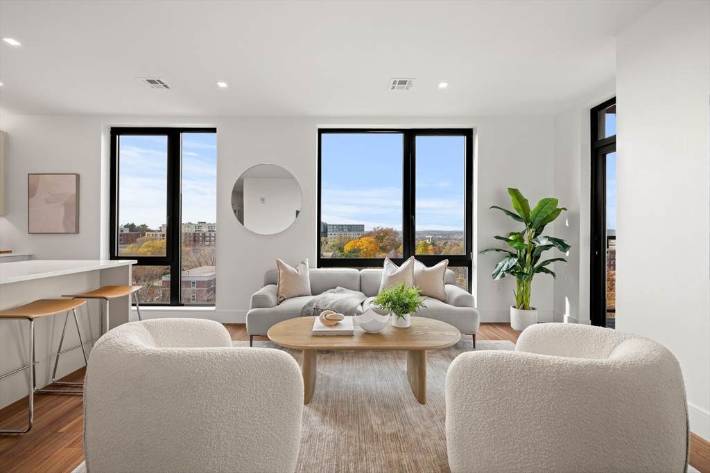 1515 Commonwealth - Photo 1