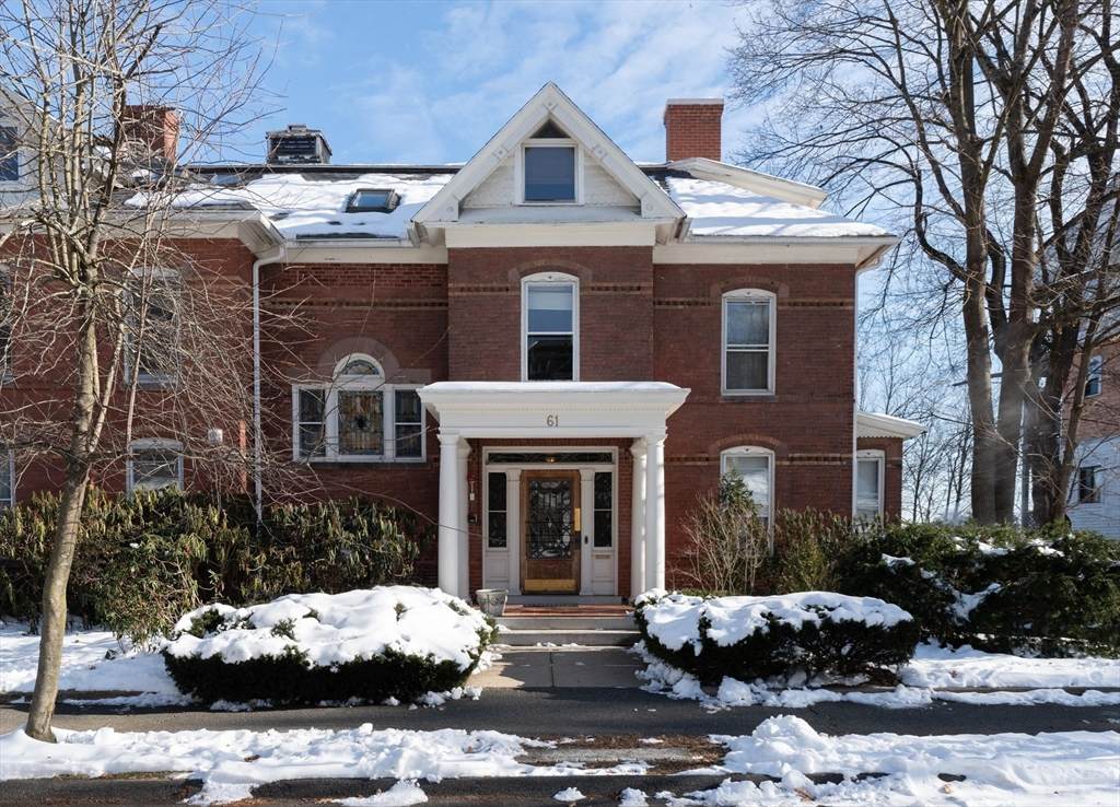 61 Crescent St - Photo 1