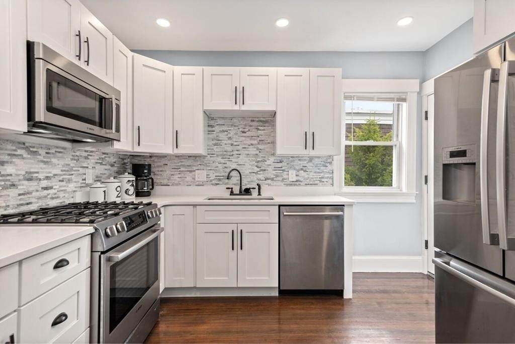 389 Centre St - Photo 1