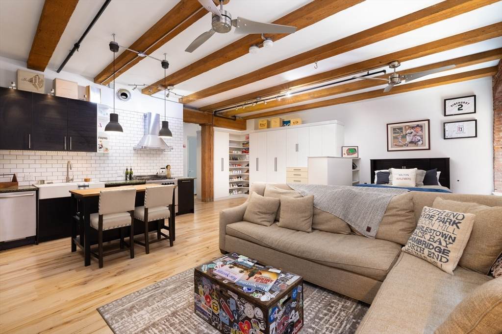 21 Wormwood St - Photo 1