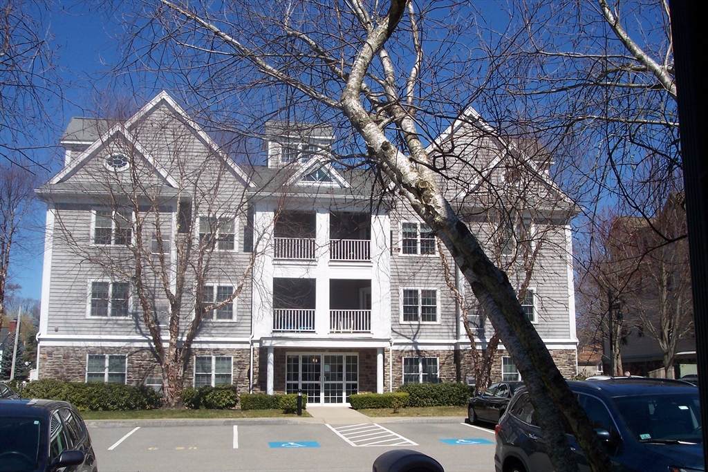 1056 Victoria - Photo 1