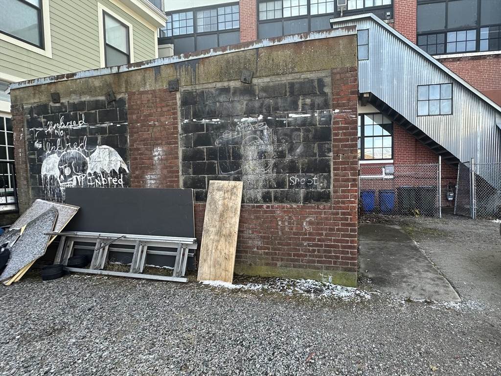 https://bt-photos.global.ssl.fastly.net/mlspin/orig_boomver_1_73464101_2.jpg