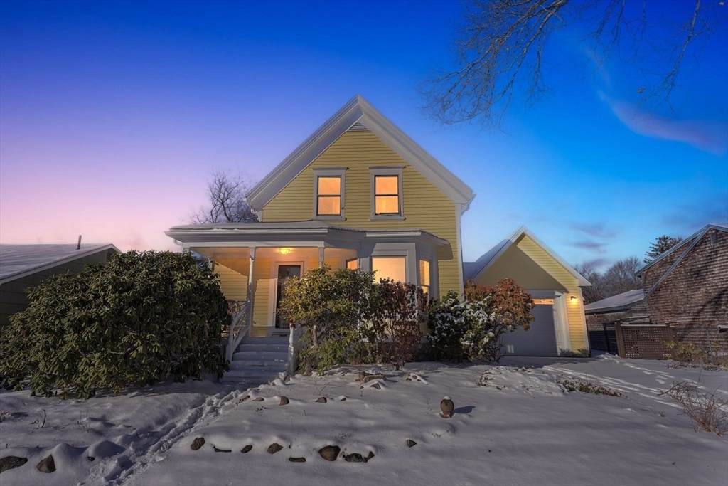 35 Carleton Ave - Photo 1