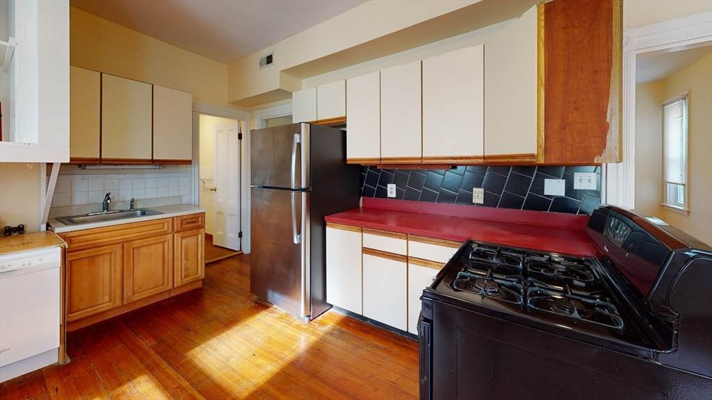 192 Hillside Street - Photo 1