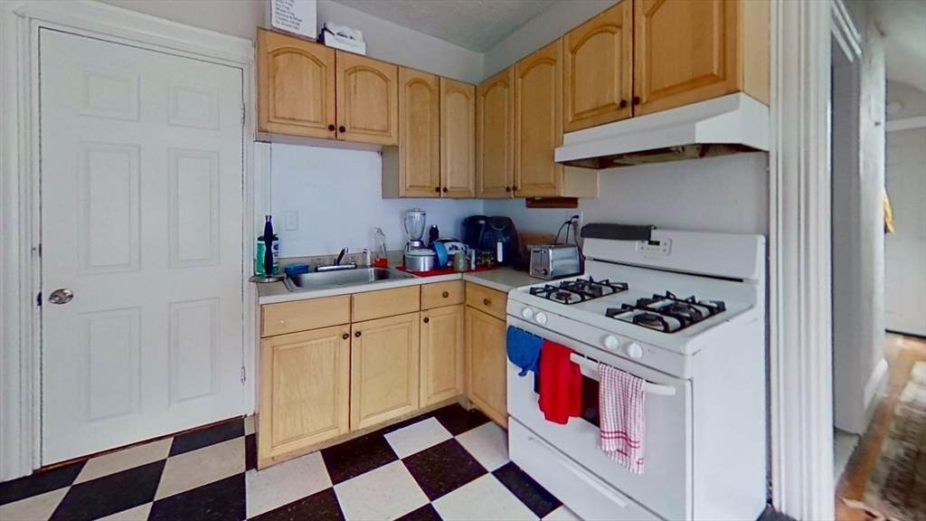 32 Gordon St. - Photo 1