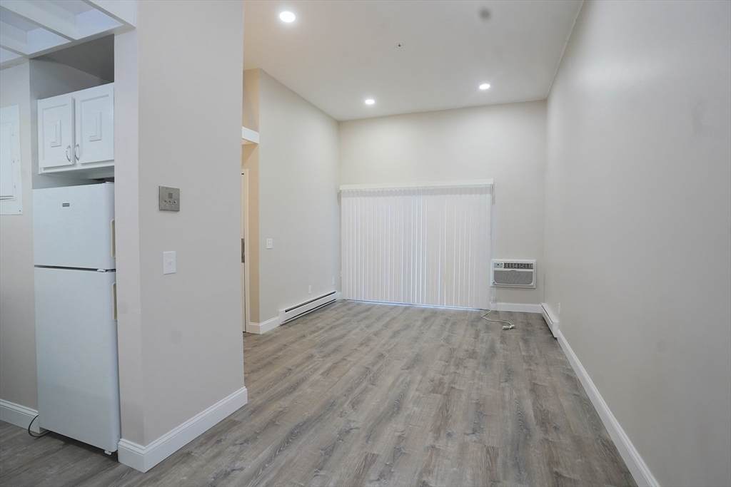 55 Presidential Dr - Photo 1