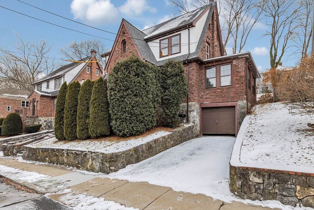 77 Undine Rd - Photo 1