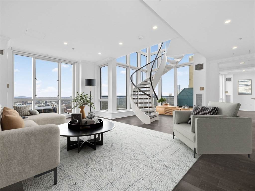 1 Nassau St - Photo 1