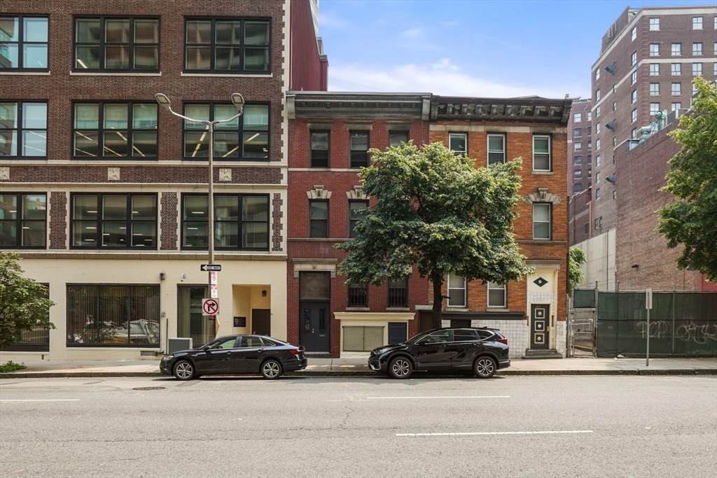 58 Charles St S - Photo 1