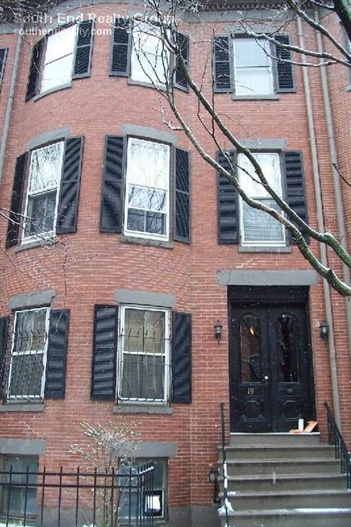 19 East Springfield Street - Photo 1