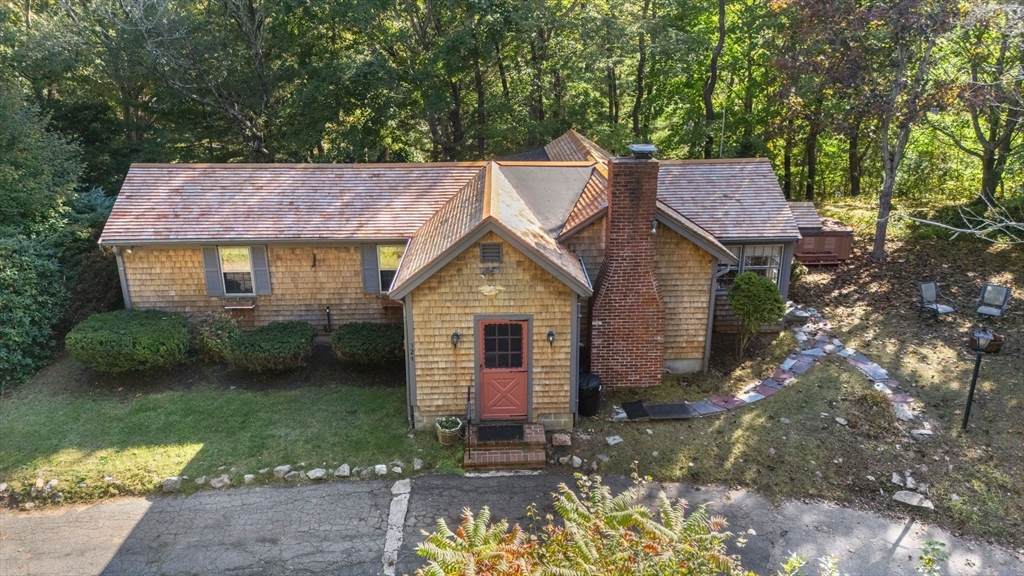 324 Sandwich St - Photo 1