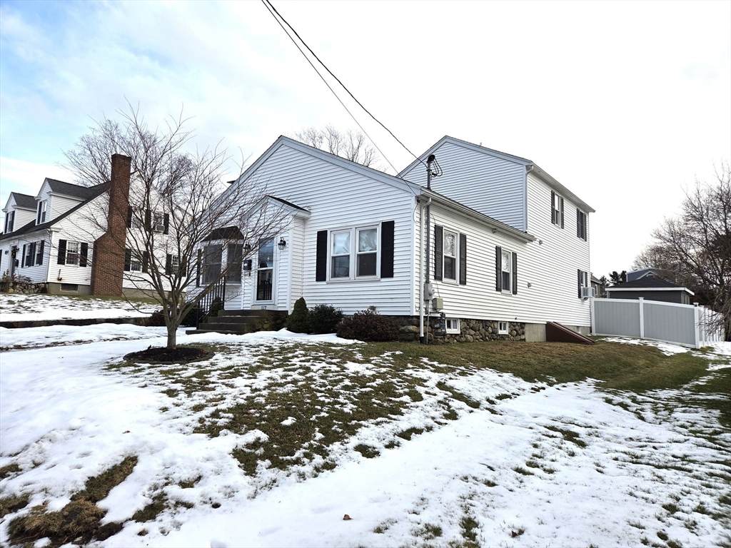 117 Warren Ave - Photo 1