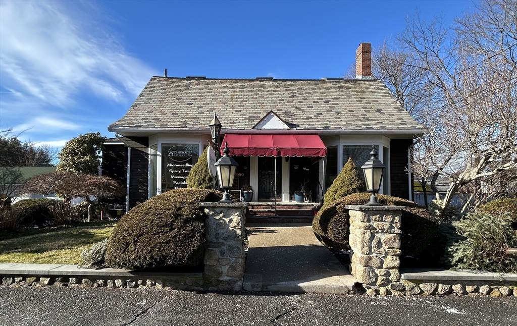 990 Humphrey Street - Photo 1