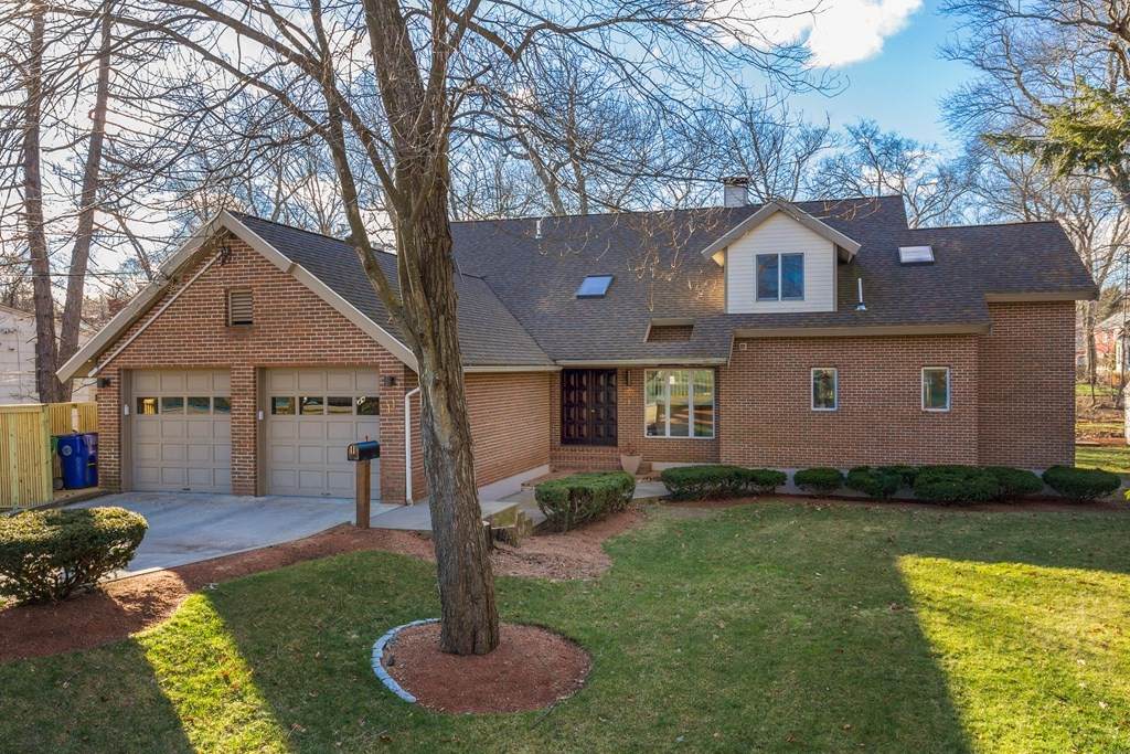 11 Beethoven Ave - Photo 1