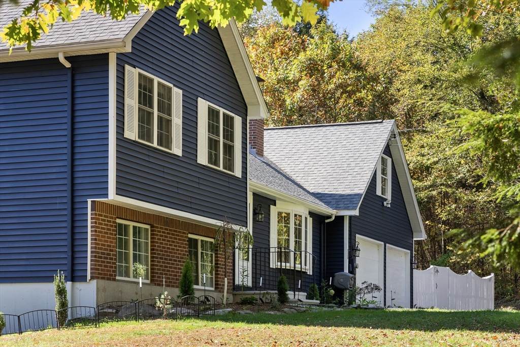 728 River St - Photo 1