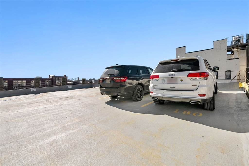 425 Newbury St - Photo 1