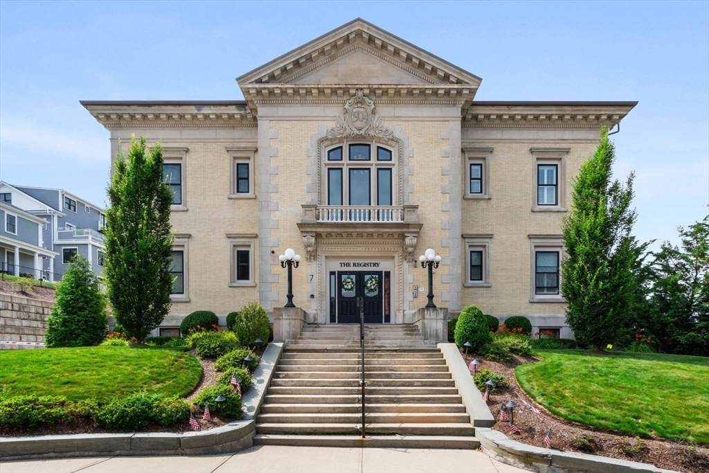 7 Russell Street - Photo 1