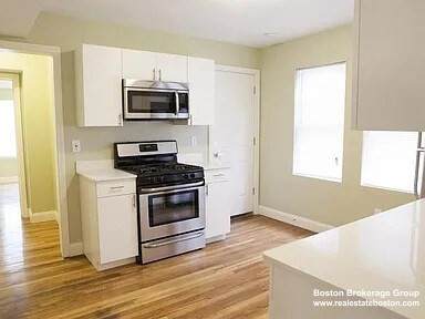 4043 Washington St - Photo 1