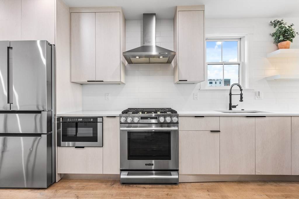 https://bt-photos.global.ssl.fastly.net/mlspin/orig_boomver_1_73468326_2.jpg