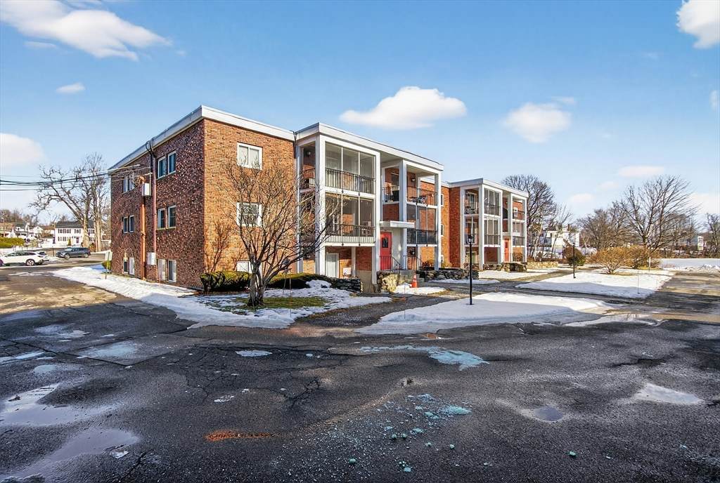 144 West St - Photo 1