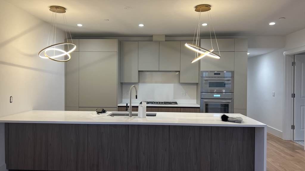 726 E 8th Street - Photo 1