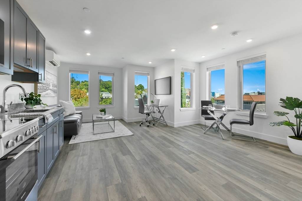 585 Essex St - Photo 1