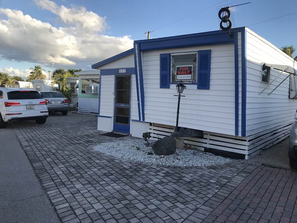 2634 Tamiami Trail North - Photo 1