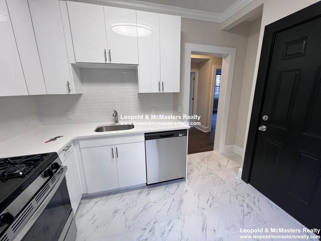 100 Longwood - Photo 1