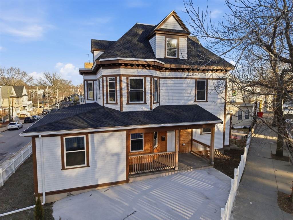 438 Talbot Ave - Photo 1