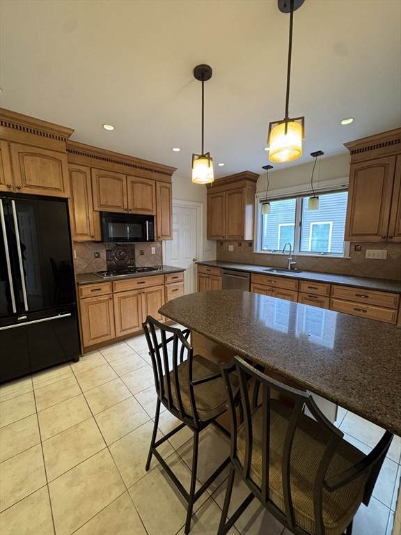 881 Fellsway - Photo 1