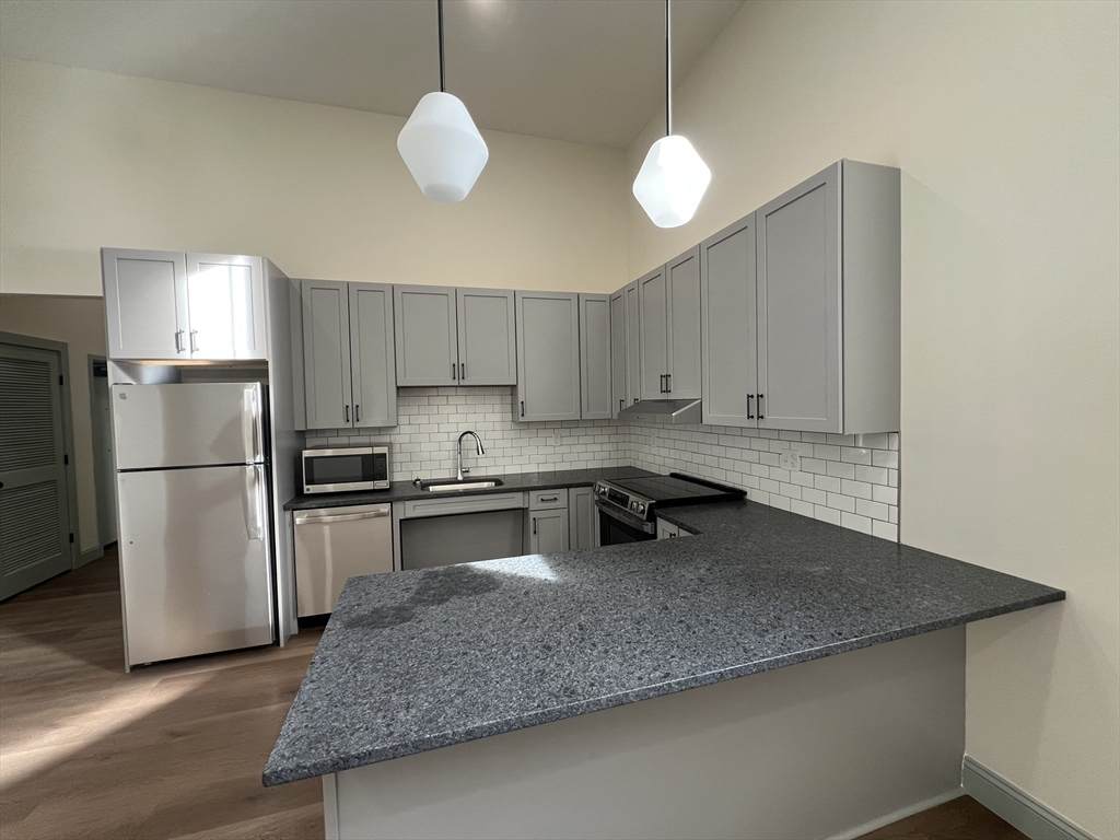 160 Seabury Street - Photo 1