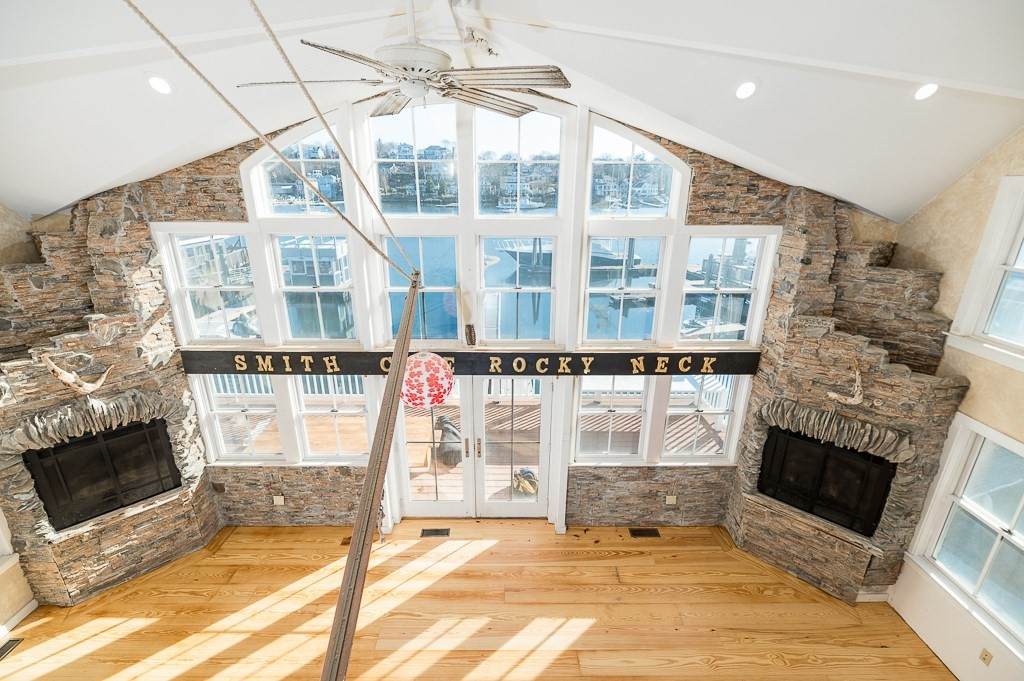 73 Rocky Neck Ave - Photo 1