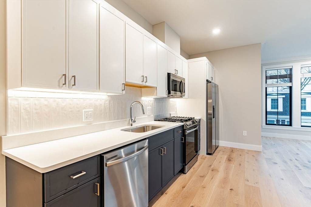 157 Everett St. - Photo 1