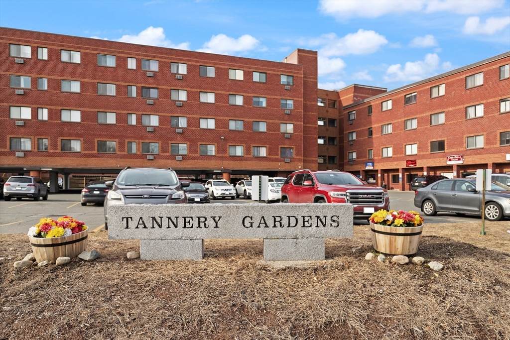 111 Foster St - Photo 1